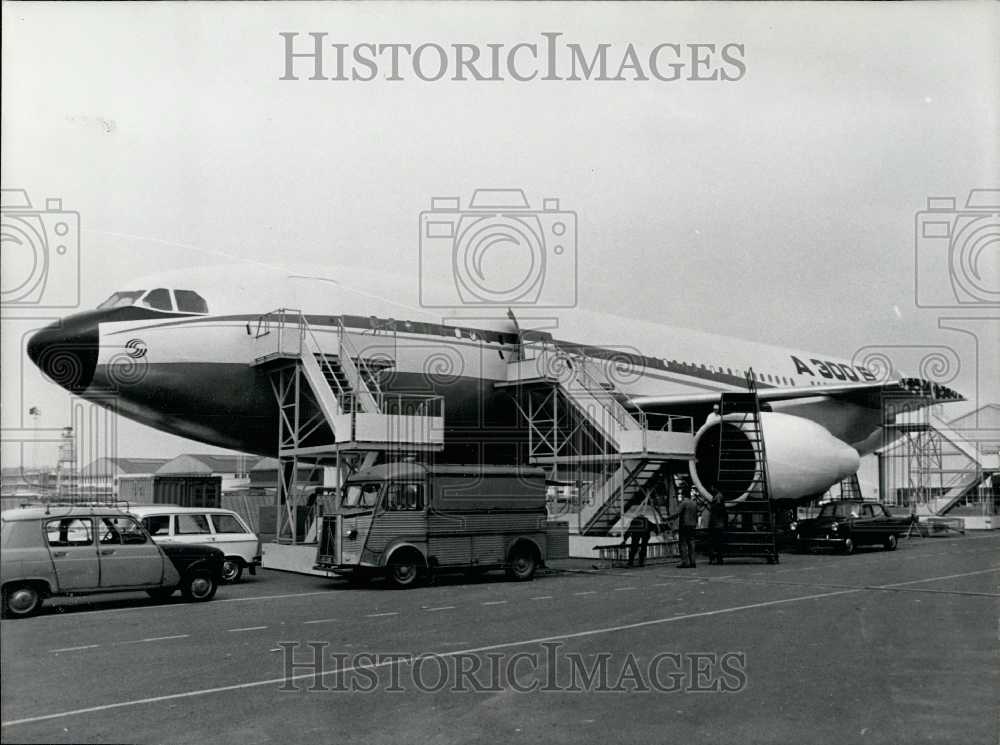 1971 Building the Airbus A300D Model in Bourget - Historic Images