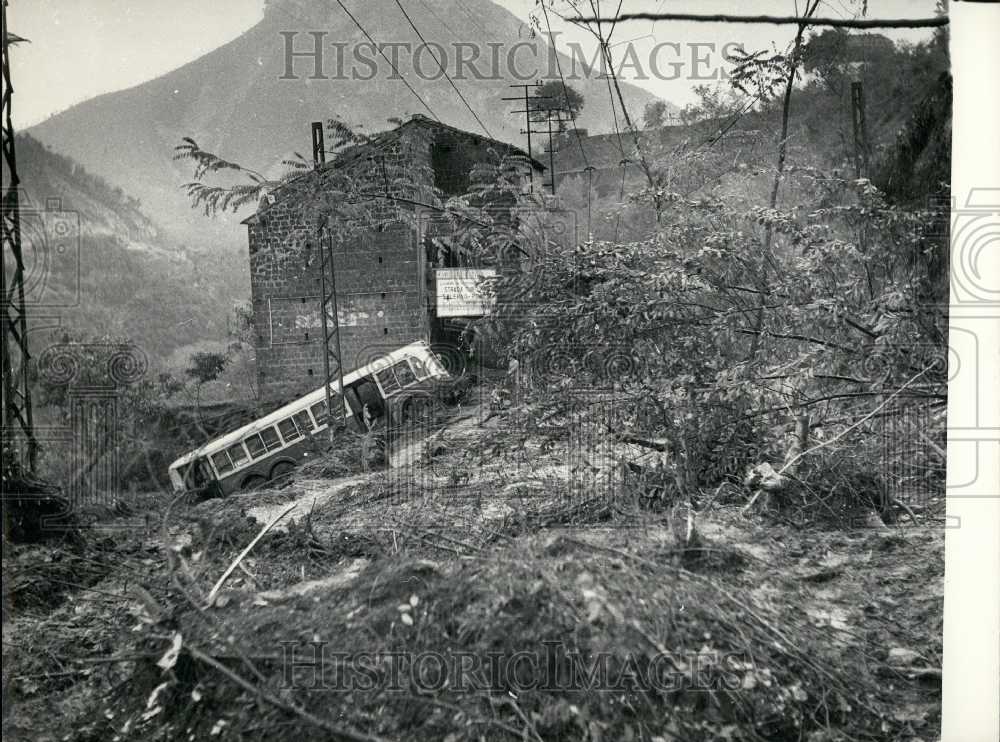 Press Photo Salerno Landslide Aftermath - Historic Images