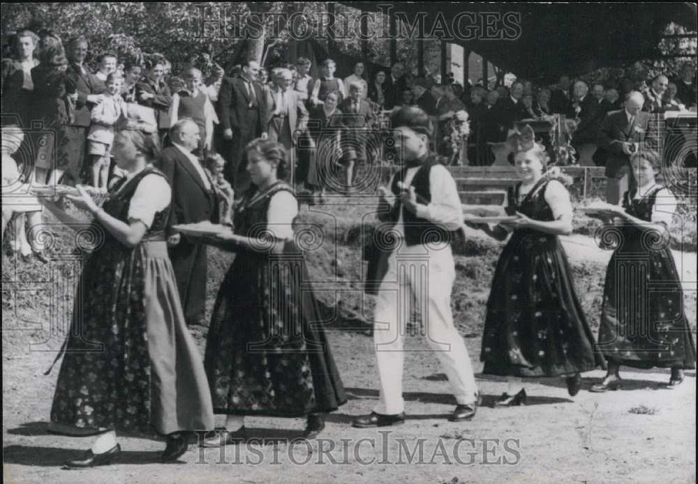 1950 Press Photo Congress of Reformed Alliance in Strasbourg Parade-Historic Images