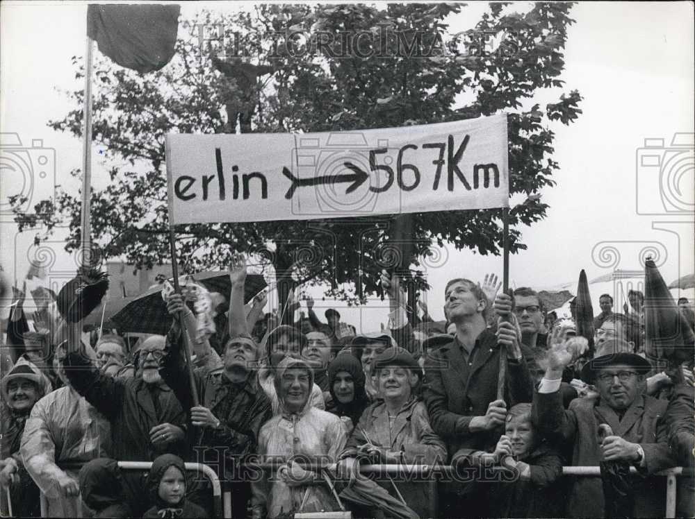 1962, Banner Reading "Berlin 567 Kilometers" Displayed in Dusseldorf - Historic Images