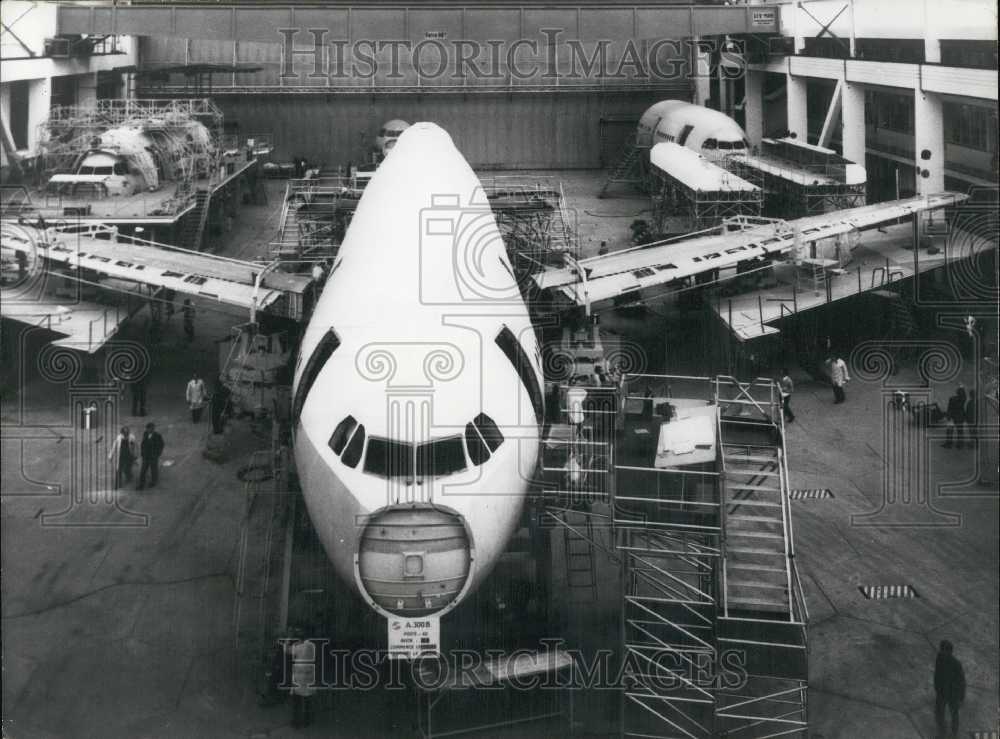 1971 Press Photo Fuselage of Airbus A 300 B on Assembly Line at Airbus Industrie - Historic Images
