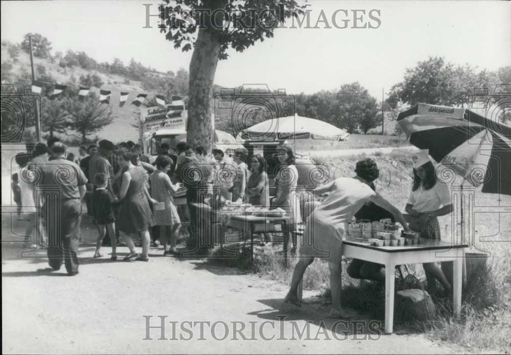 1969, Operation Smile&quot; Features Produce of Haute-Garonne Region&quot; - Historic Images