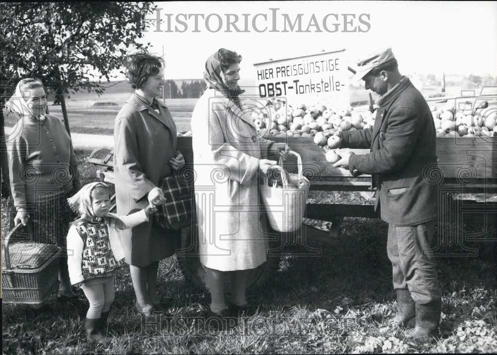 1969, Man opens cheap food stand in Weng, Wasserburg. - Historic Images