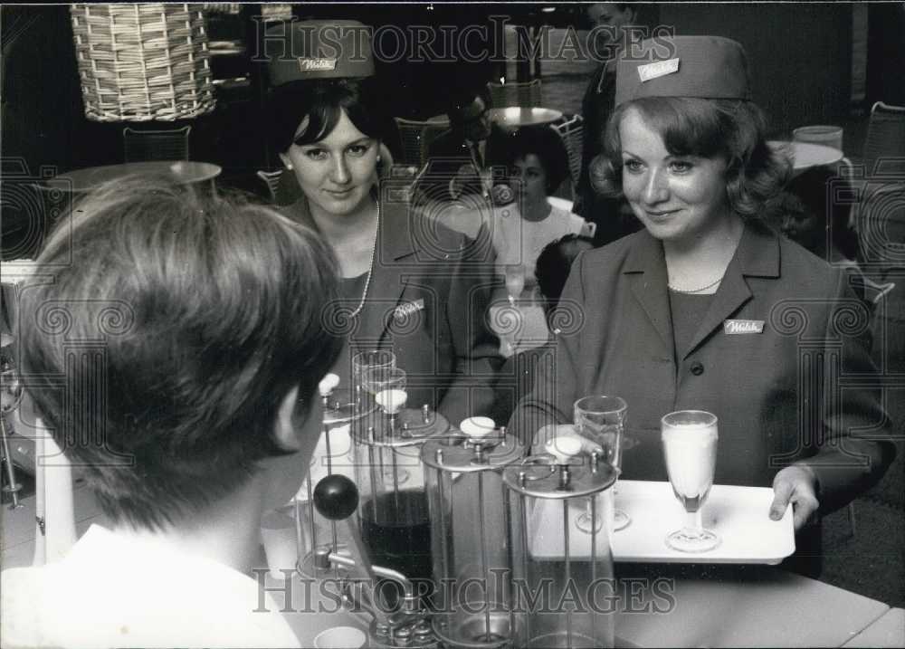 1966, Milk Bar at Milk Economic Congress in Munich. - Historic Images