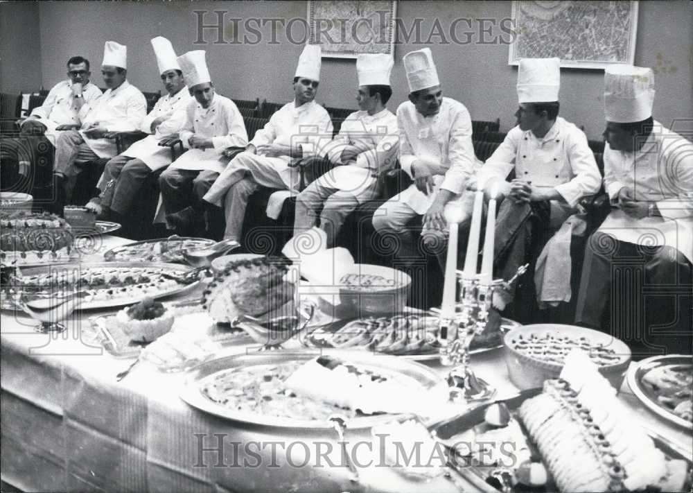 1967, Eight Chefs Make Gigantic Buffet. - Historic Images