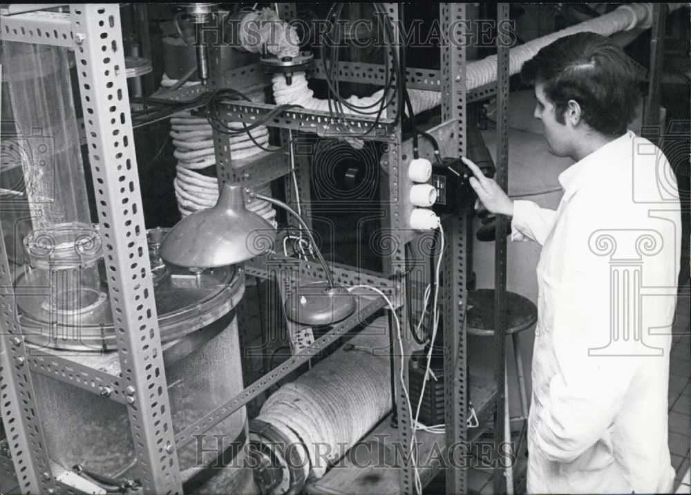 1968, Dr. Wilhelm Groth. New Food Preserving Process. - Historic Images