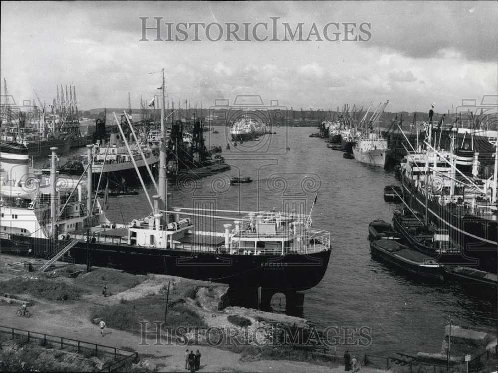 1956 Press Photo Hamburg Port. - Historic Images