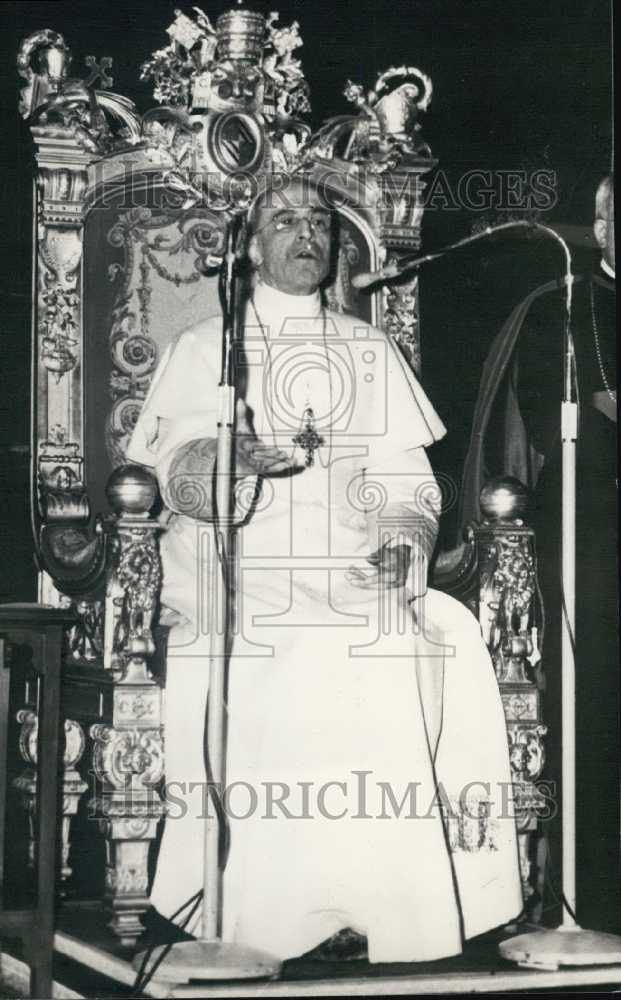 1952 Pope Pius XII Speaking on the Radio - Historic Images