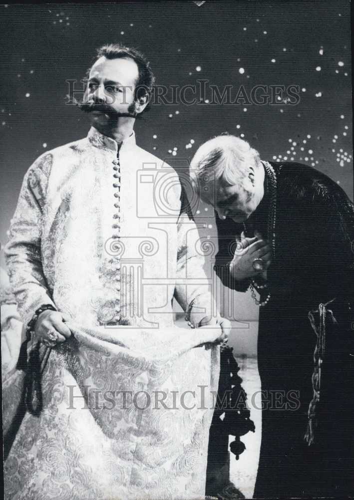 1969 Press Photo Osman Ragheb & Marcel Andre. Die Geschichte der 1002 Nacht.""-Historic Images