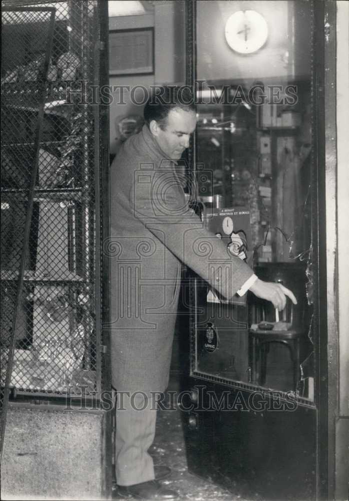 1937 Press Photo Break in at the Marchande Gallery.-Historic Images