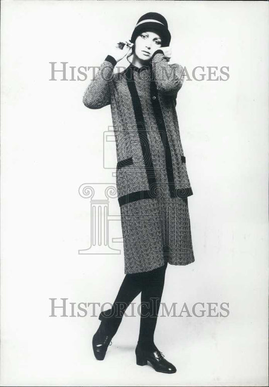 Press Photo "The Past and Present" a retro and nostalgic look. - Historic Images