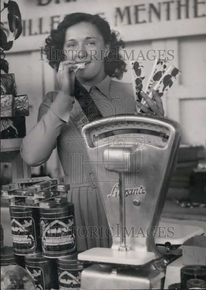 1949 Blanche Fleur, Fashion Queen - Historic Images