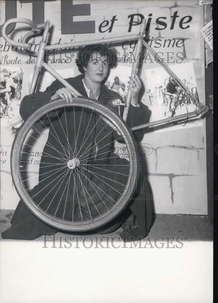 Press Photo Man With Bicycle - Historic Images