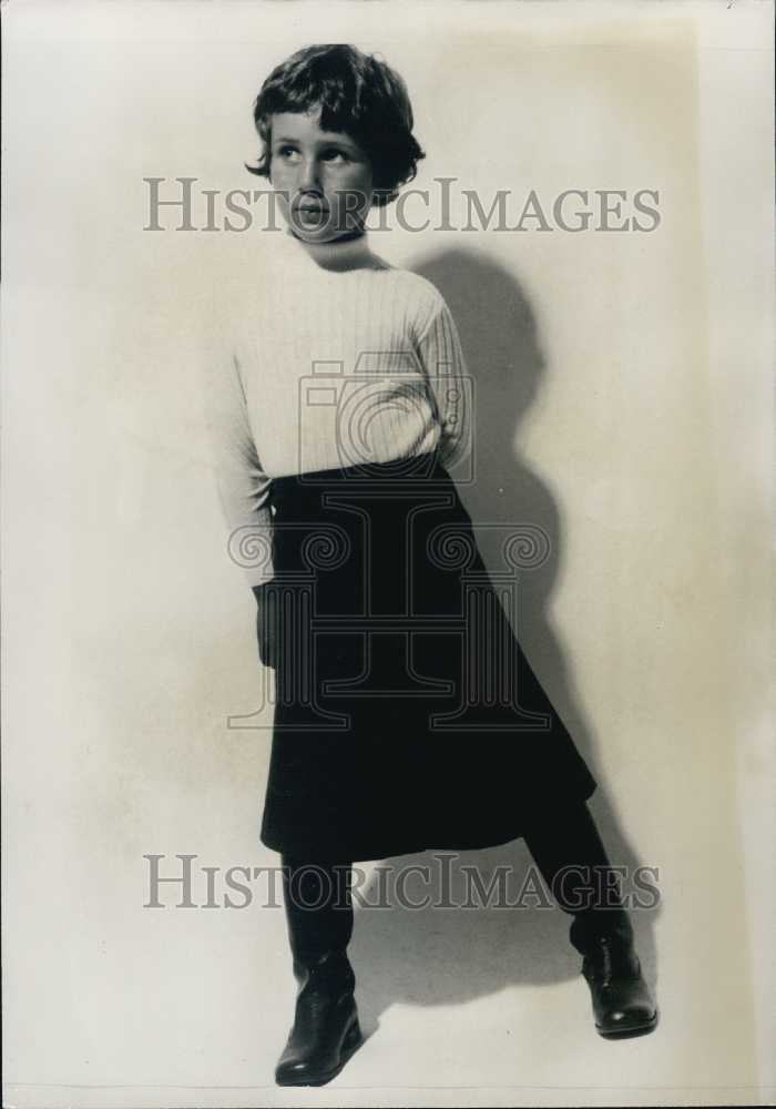 1970 Press Photo Child Model Wearing Trapeze Shaped Skirt and White Wool Mock - Historic Images