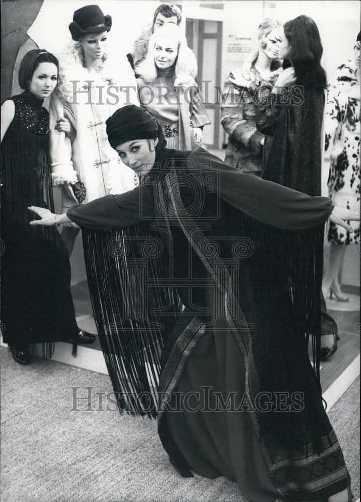 1970 Polish Fashion. Models in Duesseldorf for "Polish Economic Day" - Historic Images