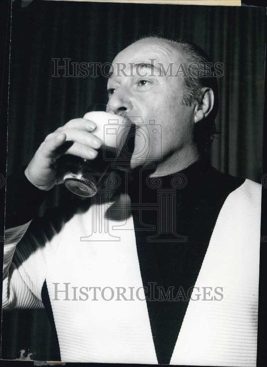 Press Photo Parisian Houte Couturier Jacques Esterel. - Historic Images