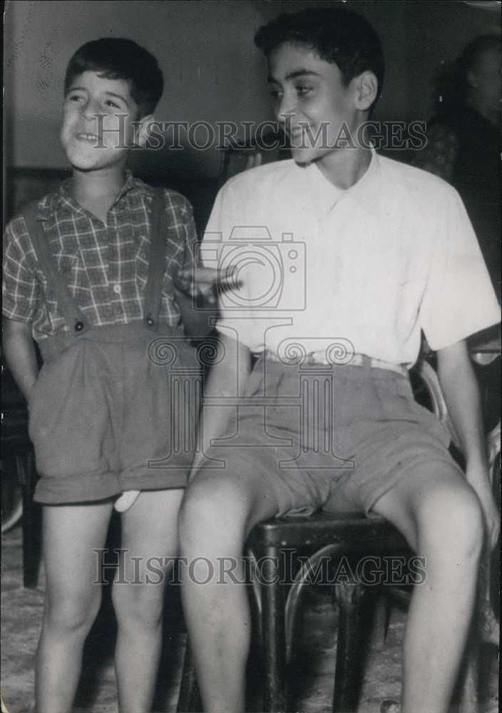 Press Photo Jo Cohen, Boy Catches Young Baby Falling From Apartment Above-Historic Images