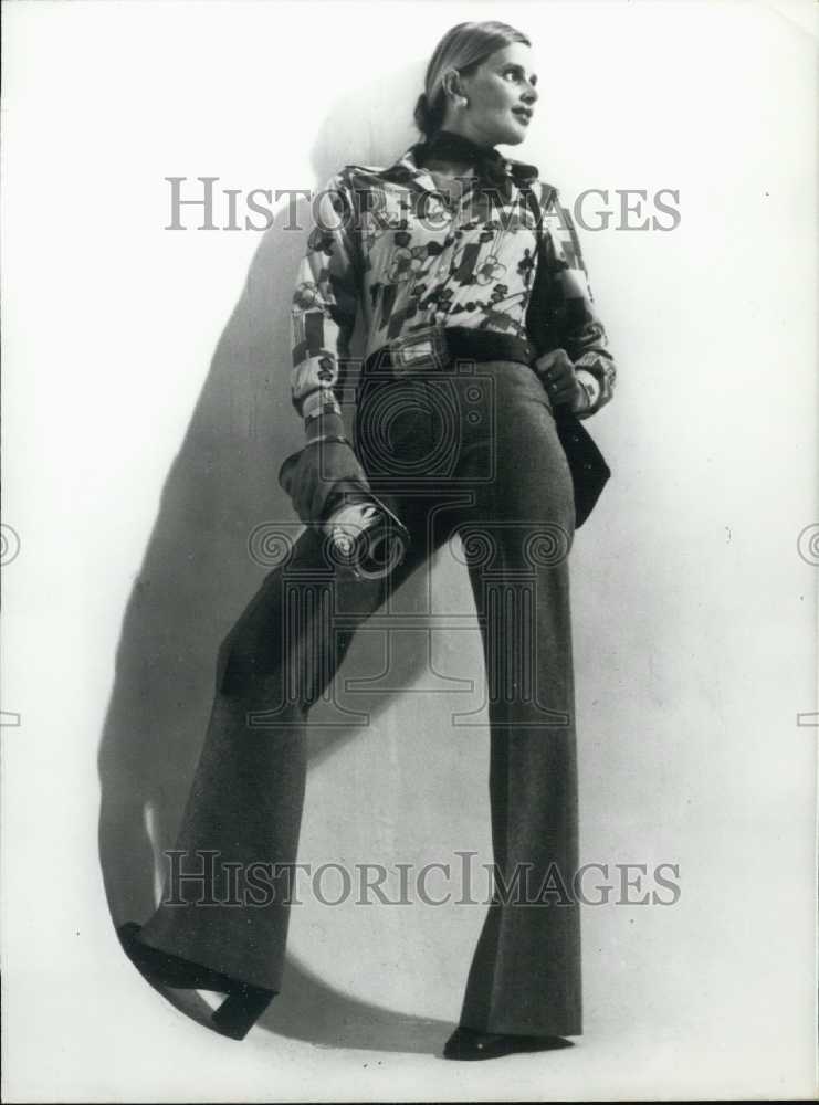 1972 Press Photo Model Wearing Crepe Cotton Sport and City Blouse-Historic Images