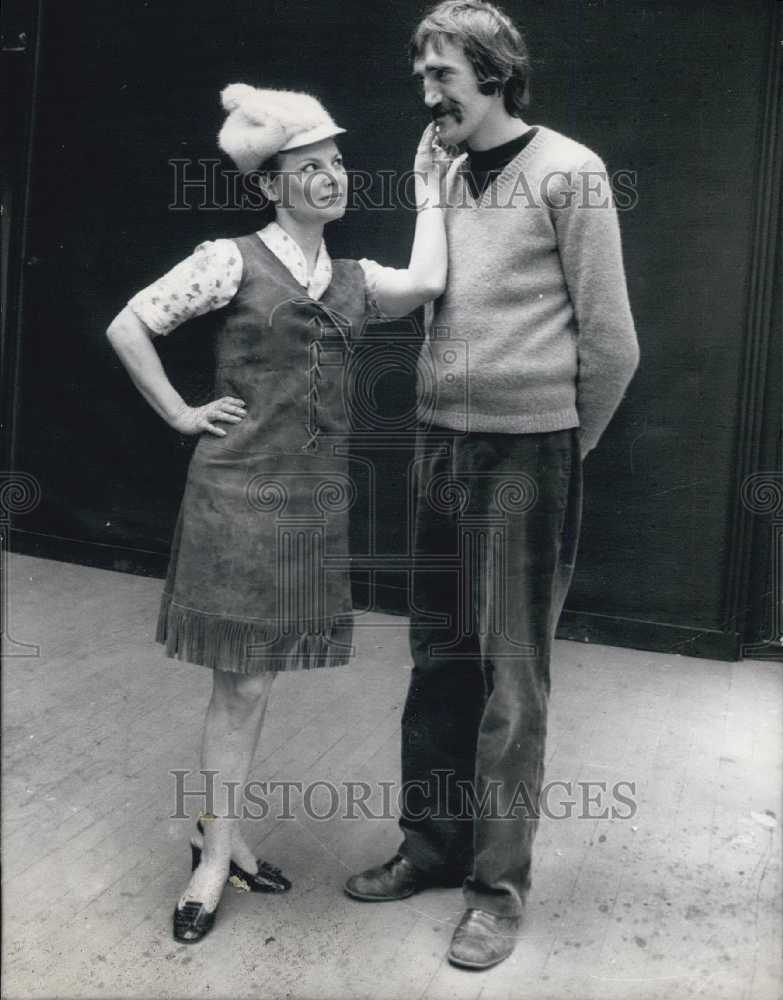 1969, Lysiane Lecuyer Young Comedian With "Ugly Man" of Samantha's - Historic Images