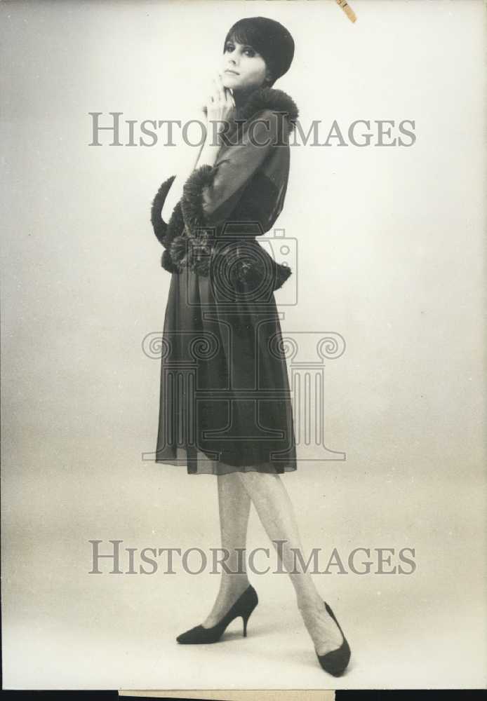 1962 Press Photo Model Wearing Ostrich Feather Fringed Red Jacket Designed By - Historic Images