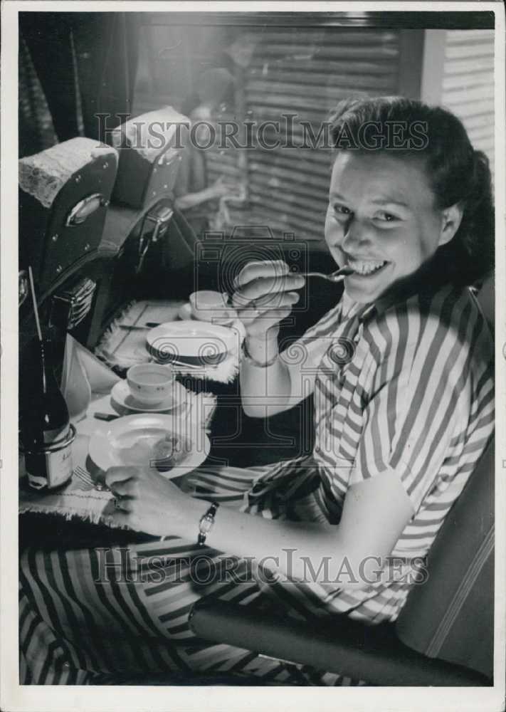 Press Photo German Woman Eating on Train.-Historic Images