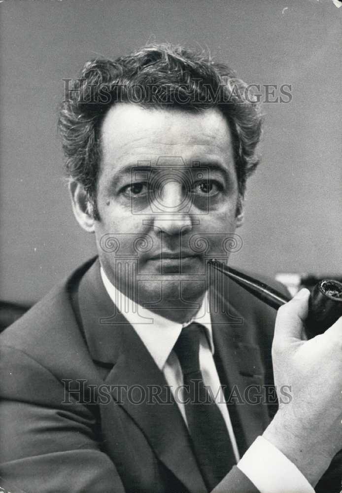 Press Photo Pierre Sabragh, television director. - Historic Images