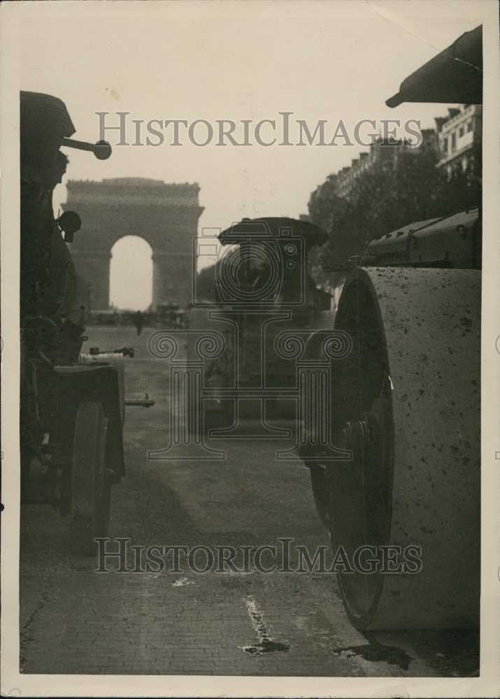 1939 Champs Elysees and construction vehicles at work - Historic Images