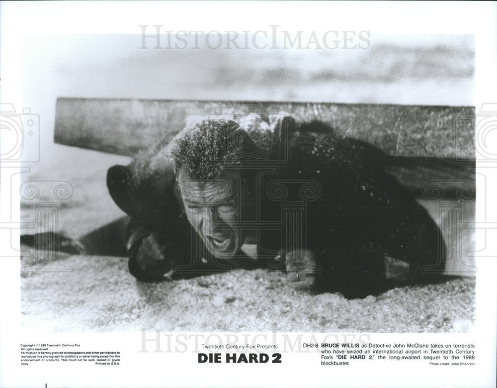 1990 Press Photo Die Hard 2 Film Bruce Willis Snowy Scene Detective John McClane - Historic Images