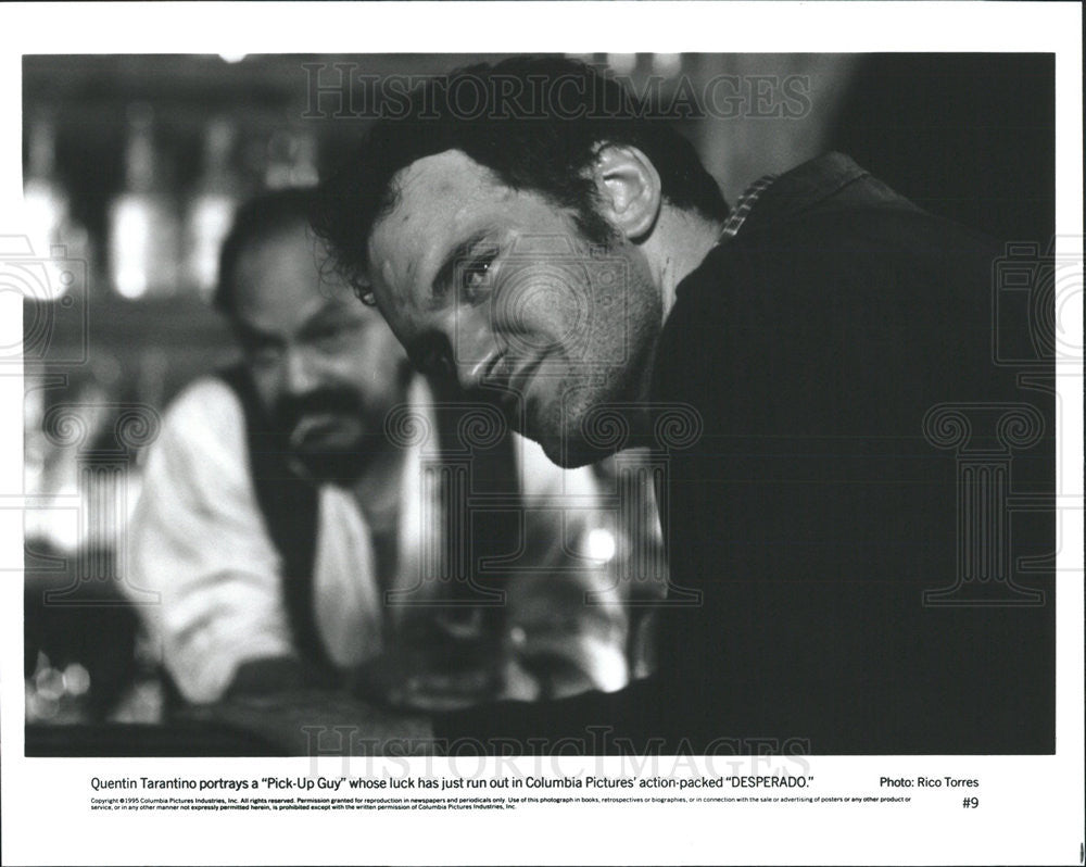 1995 Press Photo Desperado Film Actor Quentin Tarantino Pick Up Guy Character - Historic Images