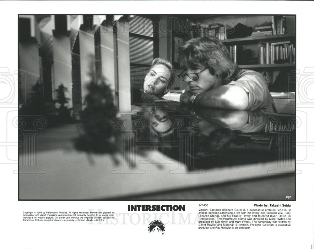 1993 Press Photo Intersection Film Richard Gere Sharon Stone Contemplation Scene - Historic Images