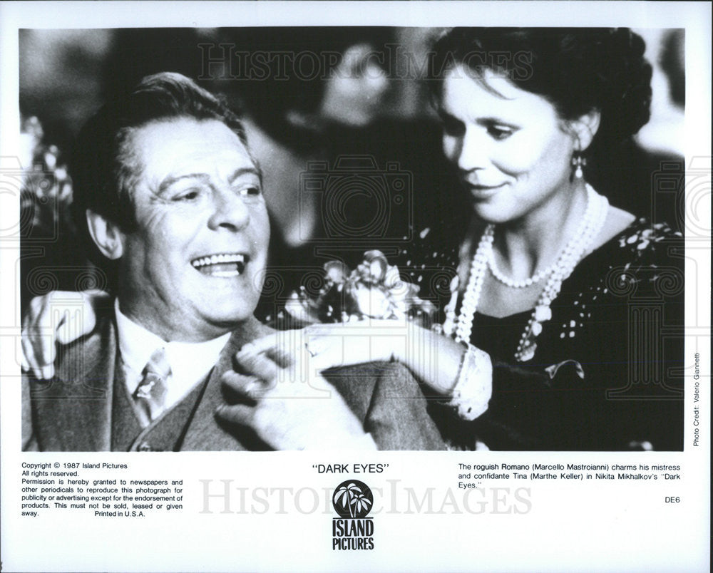 1987 Press Photo Marcello Mastoianni, Marthe Keller In &quot;Dark Eyes&quot; - Historic Images