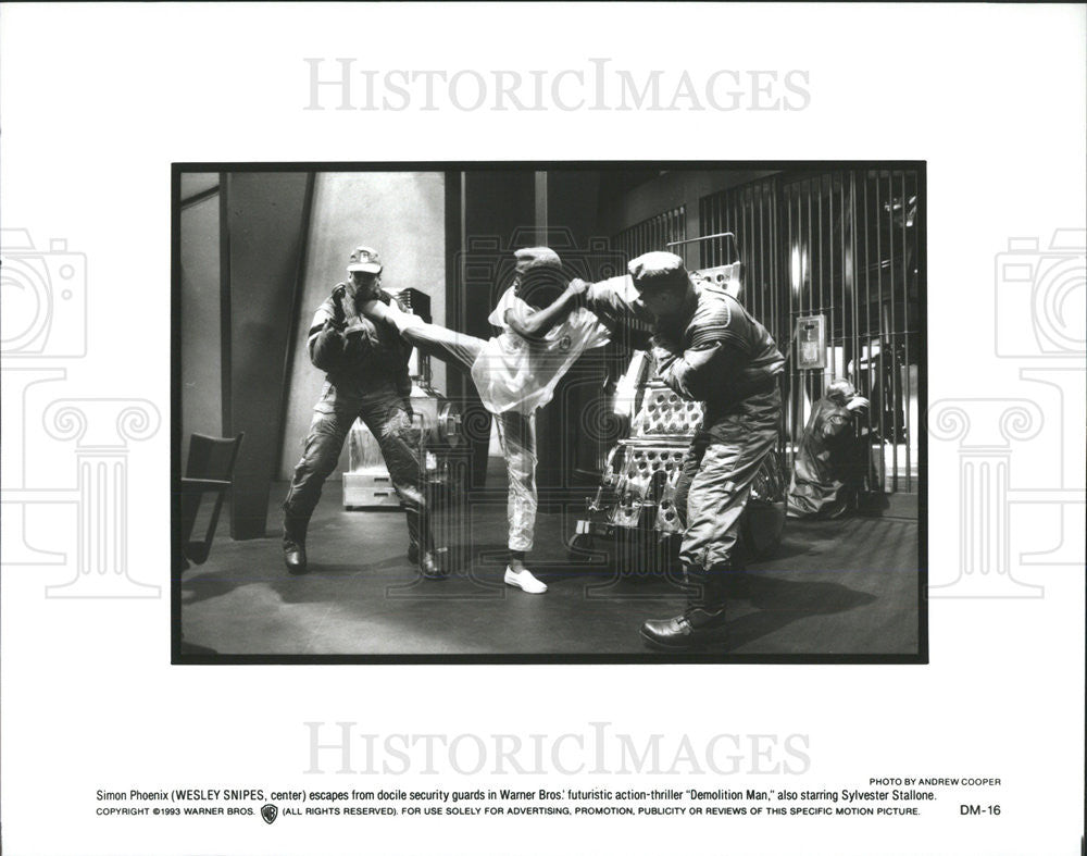 1993 Press Photo Wesley Snipes In &quot;Demolition Man&quot; - Historic Images