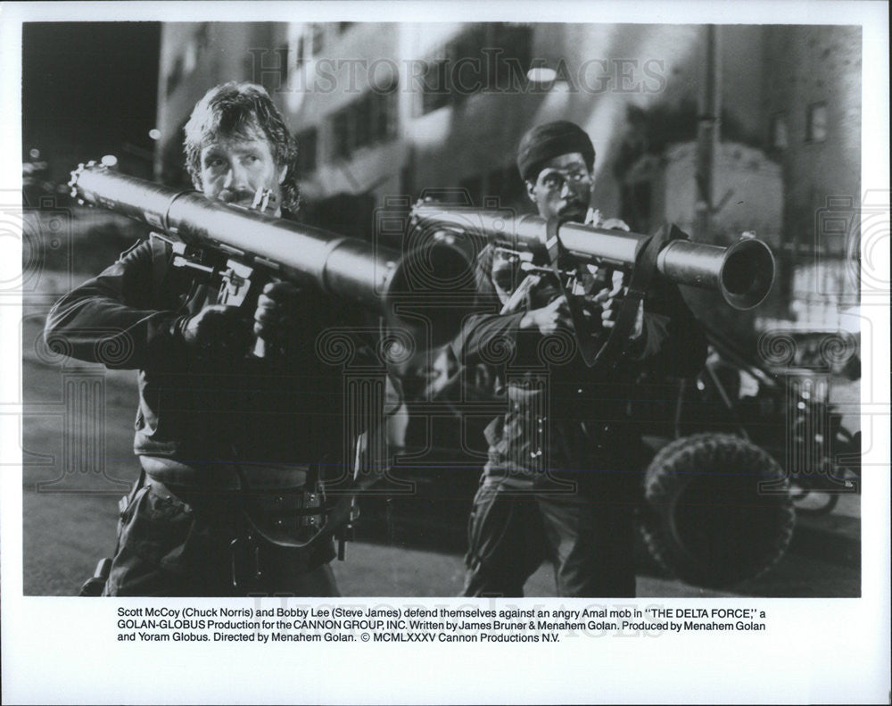 1986 Press Photo Chuck Norris &amp; Steve James Star In The Delta Force - Historic Images