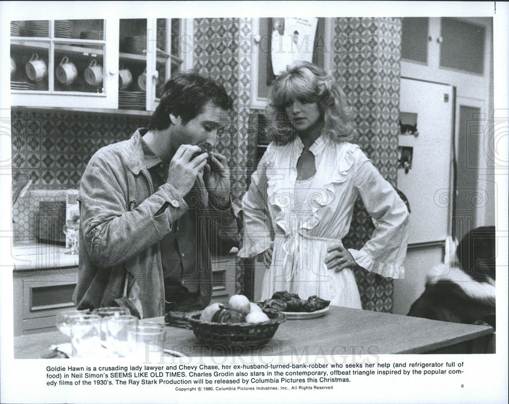 1980 Press Photo Seems Like Old Times Film Goldie Hawn Chevy Chase Kitchen - Historic Images