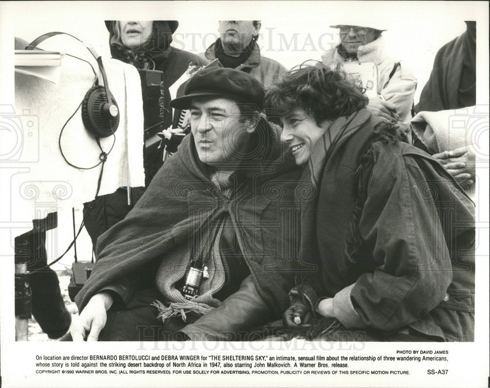 1990 Press Photo The Sheltering Sky Bernardo Bertolucci Director Debra Winger - Historic Images