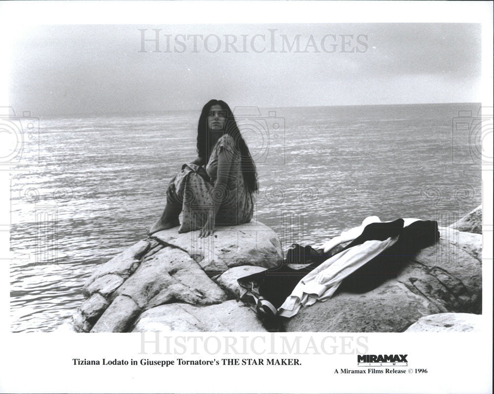 1996 Press Photo Tiziana Lodato Actress Italian Film Star Maker Beach Scene - Historic Images