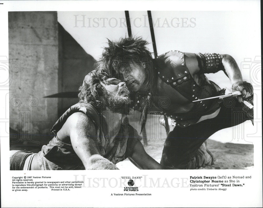 1987 Press Photo Patrick Swayze Actor Christopher Neame Steel Dawn Movie Film - Historic Images