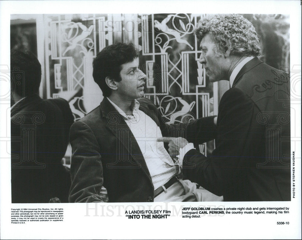 1984 Press Photo Jeff Goldblum and Carl Perkins star in &quot;Into The Night&quot; - Historic Images