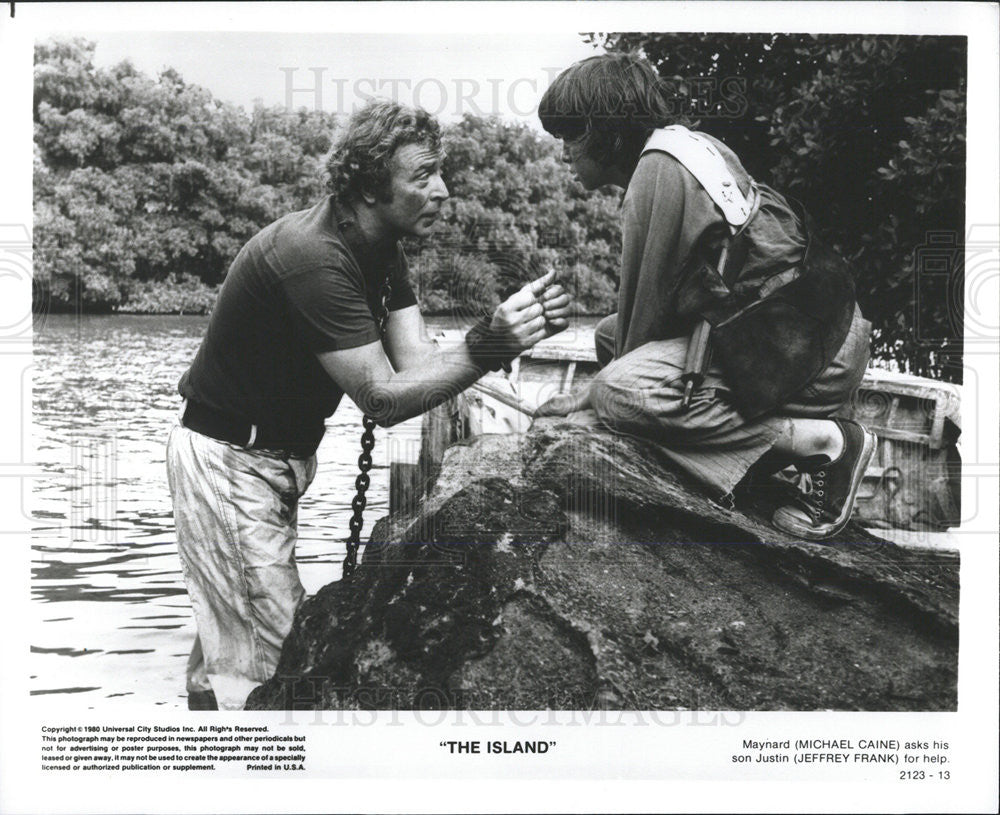 1980 Press Photo Michael Caine Actor Jeffrey Frank Island Thriller Movie Film - Historic Images