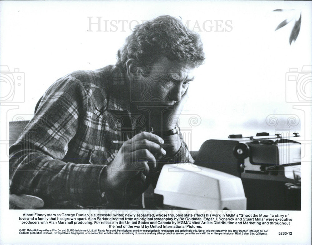 1981 Press Photo Diane Keaton Actress Albert Finney Actor Shoot Moon Film Movie - Historic Images