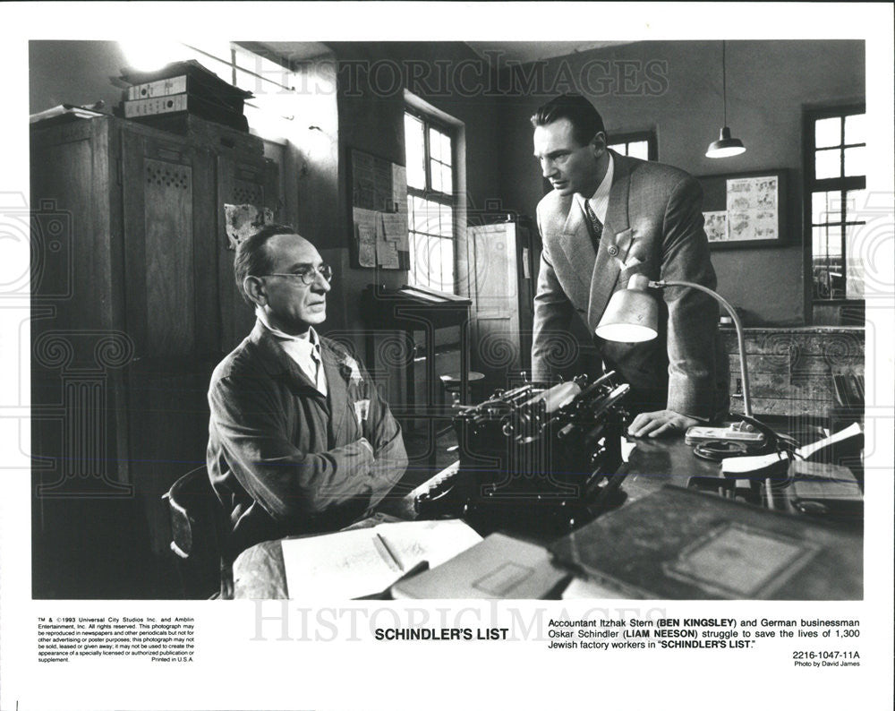 1993 Press Photo Liam Neeson &amp; Ben Kingsley Star In &quot;Schindler&#39;s List&quot; - Historic Images