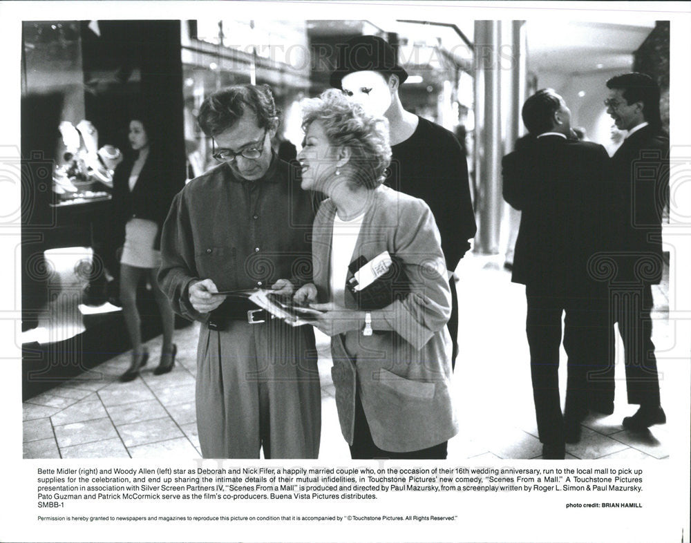 1991 Press Photo Woody Allen Actor Bette Midler Actress Scenes From Mall Film - Historic Images