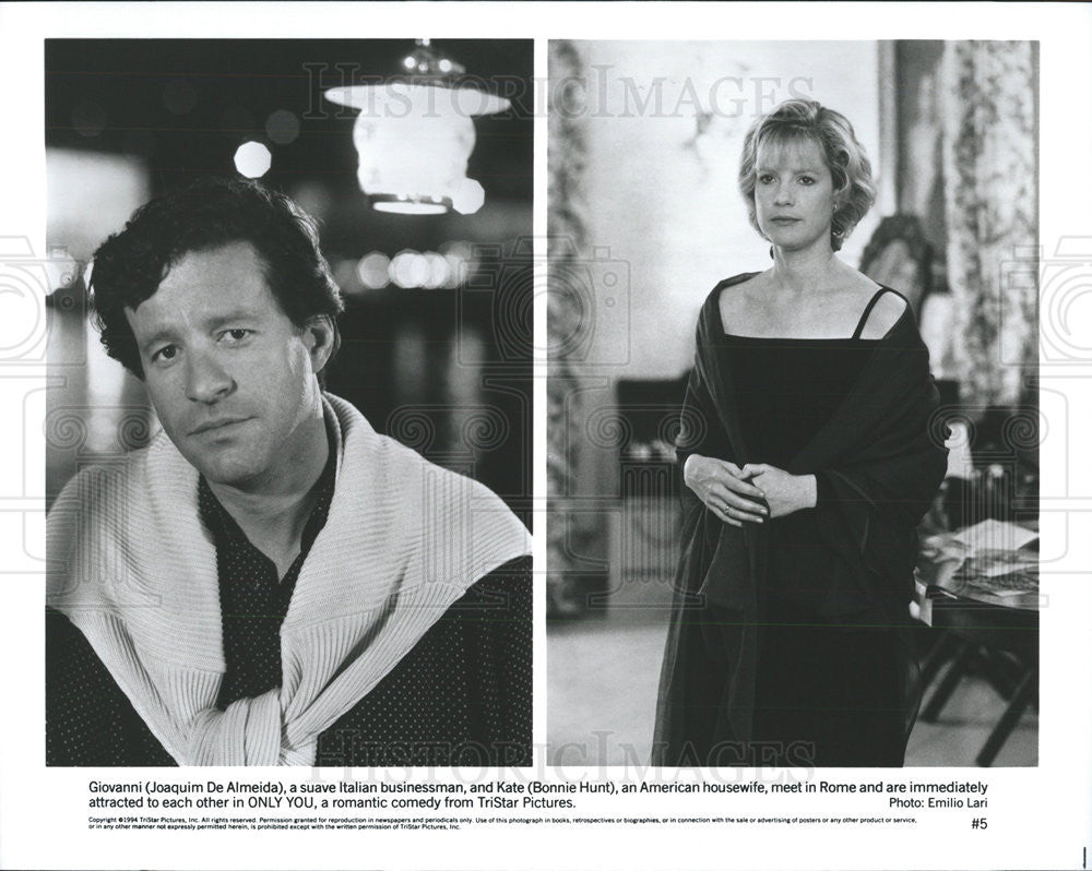 1994 Press Photo Joaquim De Almeida, Bonnie Hunt star in &quot;Only You&quot; - Historic Images