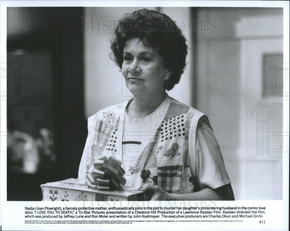 1990 Press Photo Joan Plowright in &quot;I love You To Death&quot; - Historic Images