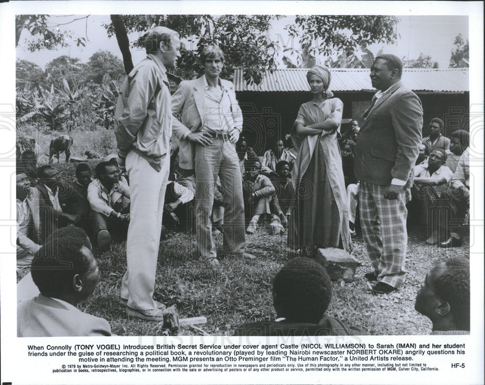 1979 Press Photo Tony Vogel Nicol Williamson Iman Norbert Okare Actors Human - Historic Images