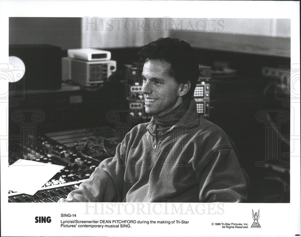 1989 Press Photo Screenwriter Dean Pitchford On Set Of &quot;Sing&quot; - Historic Images