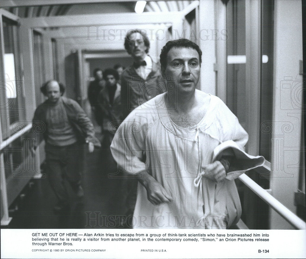 1980 Press Photo Alan Arkin in "Simon" - Historic Images