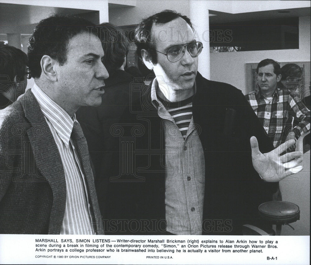 1980 Press Photo Director Marshall Brickman On Set Of Simon With Alan Arkin - Historic Images