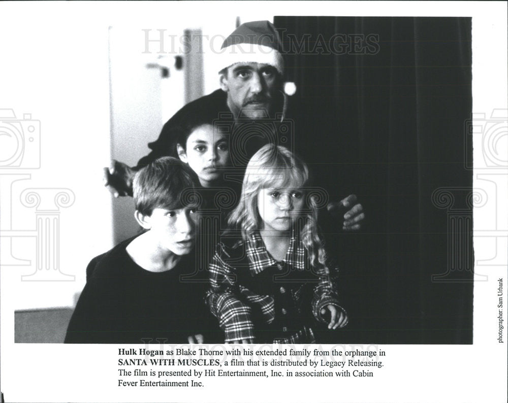 1996 Press Photo Film Santa with Muscles Hulk Hogan - Historic Images