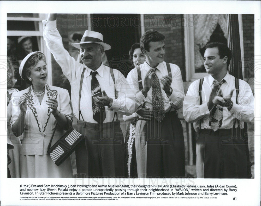 1990 Press Photo Joan Plowright Armin Mueller Stahl &amp; Elizabeth Perkins &quot;Avalon&quot; - Historic Images